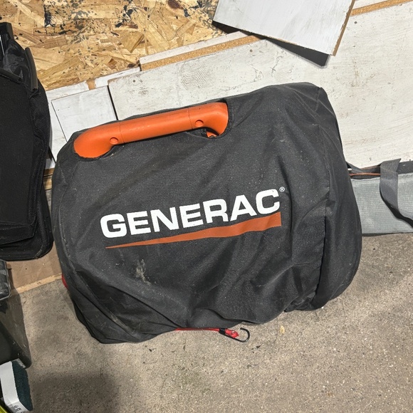 Generac iQ2000 Inverter Generator – Excellent Condition + Dust Cover - Picture 1 of 3